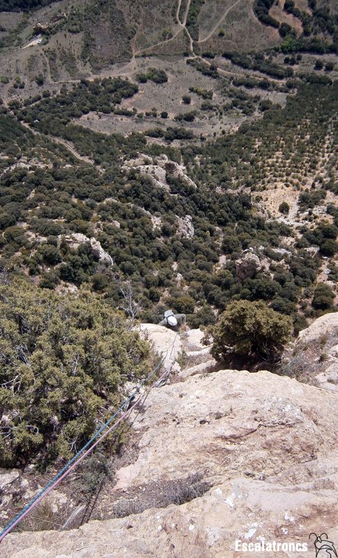 Darrers metres de la via amb el llogarret de Rúbies al fons